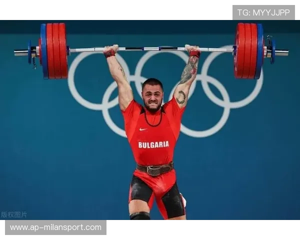 俄罗斯举重选手力压群雄摘金牌 俄罗斯举重选手力压群雄摘金牌